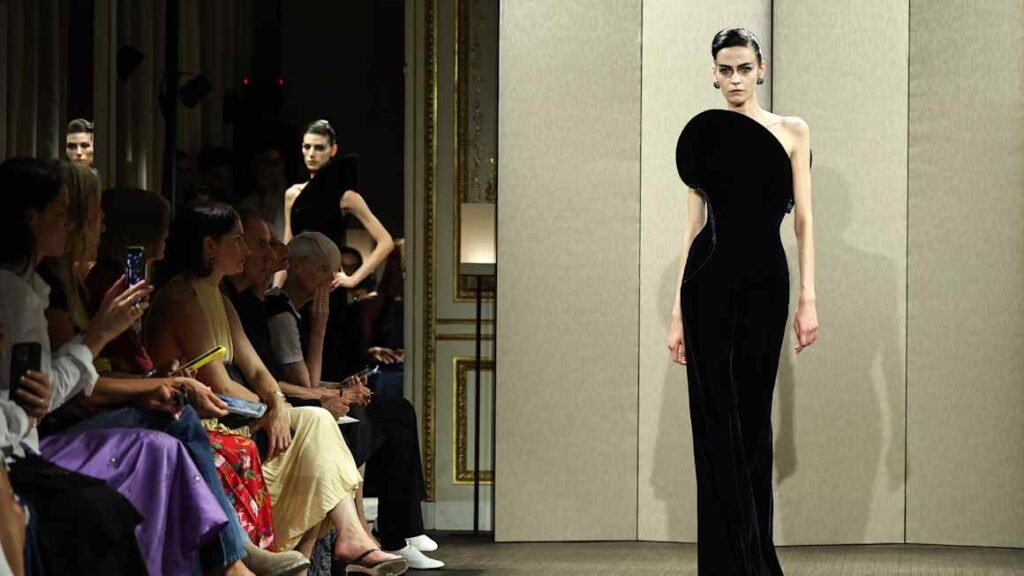Armani to kick off stake sale talks with LVMH and L’Oréal