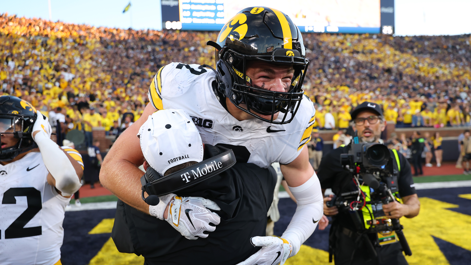 College football winners, losers in Week 4: Iowa emerges as Big Ten title threat, John Mateer struggles again College football winners, losers in Week 4: Iowa emerges as Big Ten title threat, John Mateer struggles again