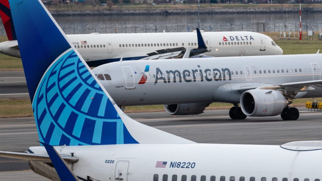 Airlines waive change fees ahead of nor’easter as flight disruptions trickle in