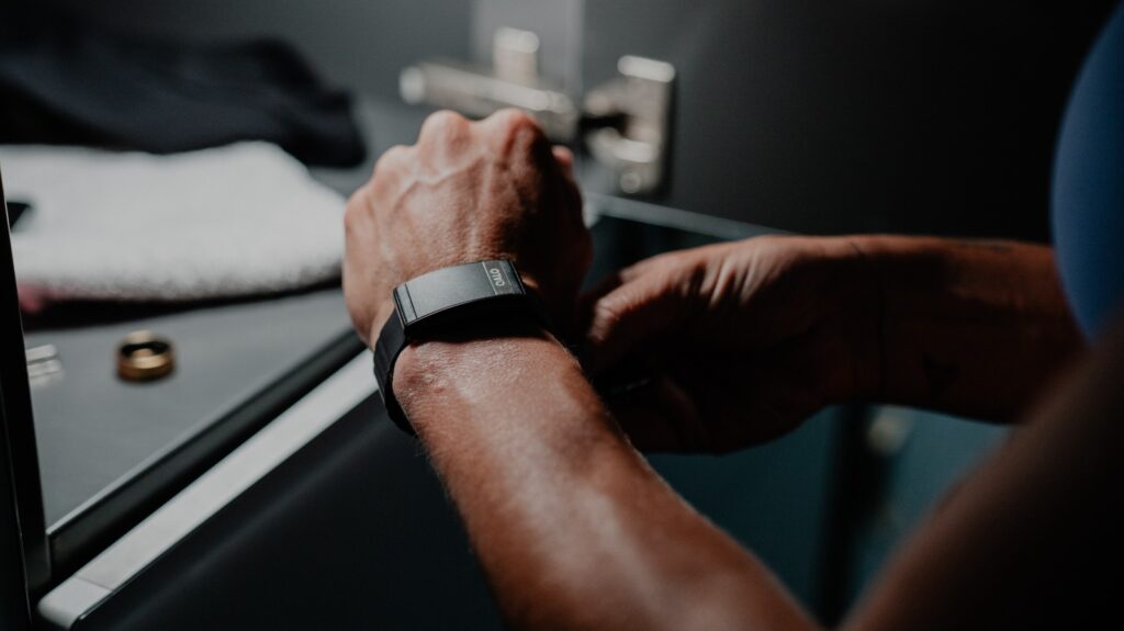 QALO launches a smart band to wear alongside its smart ring QALO launches a smart band to wear alongside its smart ring