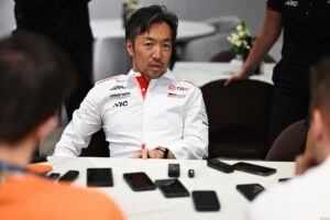 Komatsu révèle pourquoi Haas F1 se sépare d’Ocon Komatsu révèle pourquoi Haas F1 se sépare d’Ocon