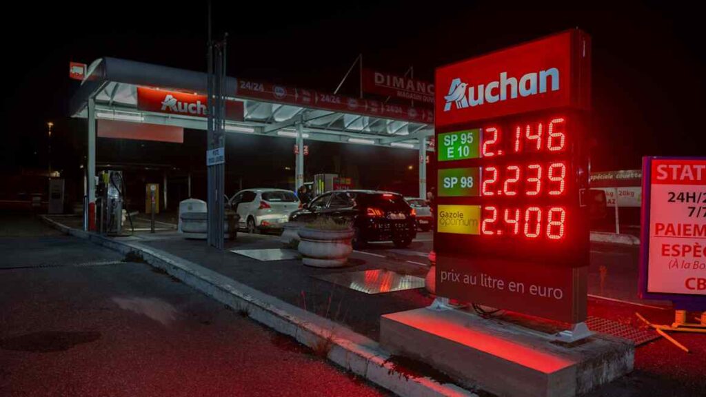 EU countries in crisis talks over release of diesel stocks