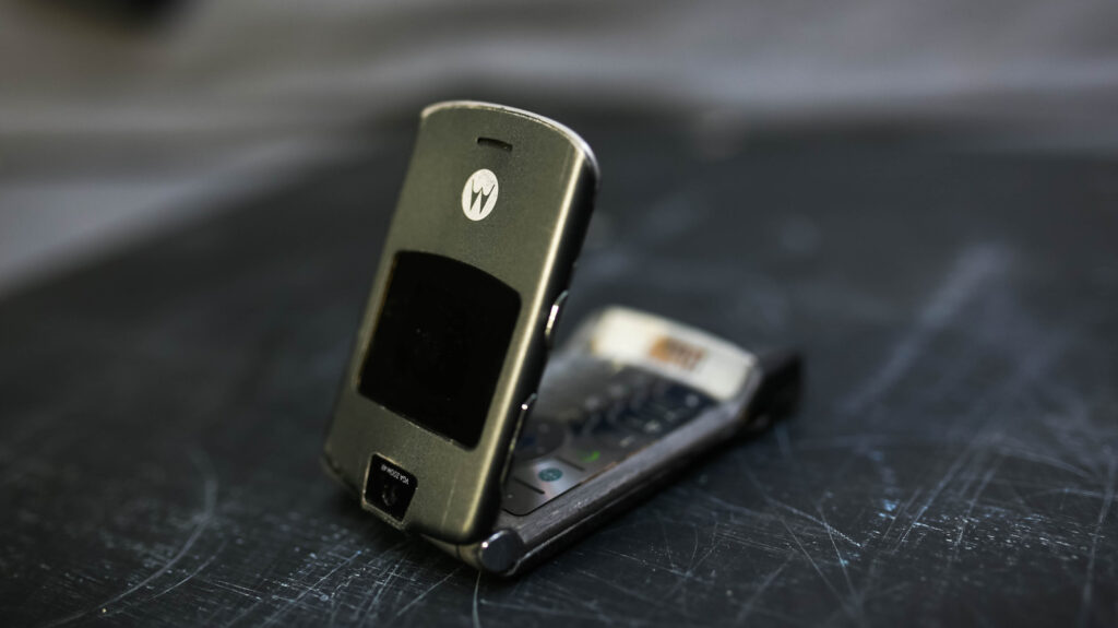 These 5 Flip Phones Are Still Worth Buying