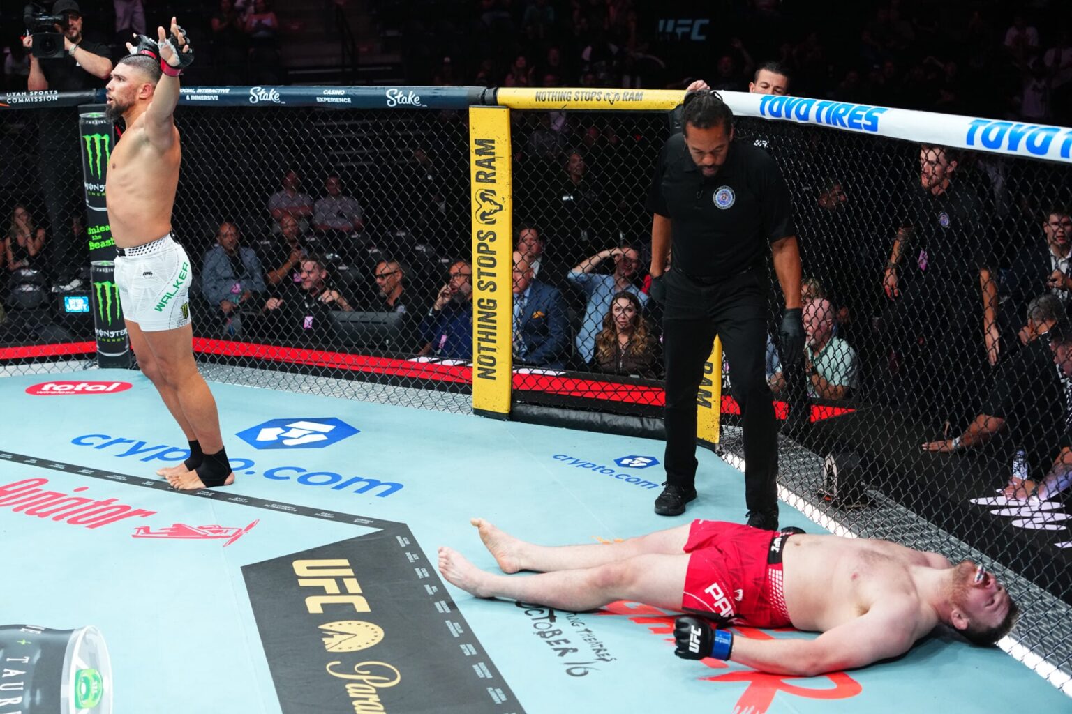 Johnny Walker knocks out Tom Aspinall’s sparring partner in sensational heavyweight debut at UFC 332