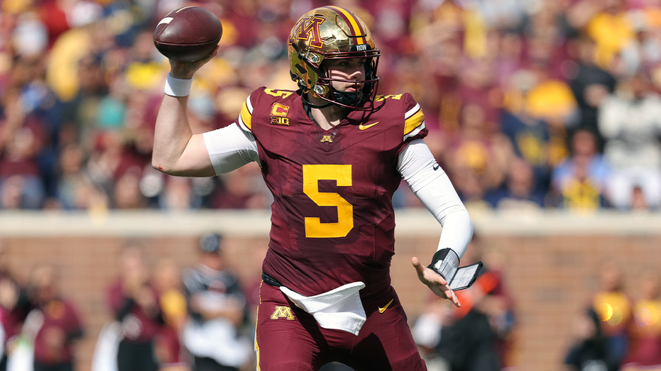 Minnesota quarterback gets kicked in the crotch by teammate en route to upset win over Michigan Minnesota quarterback gets kicked in the crotch by teammate en route to upset win over Michigan