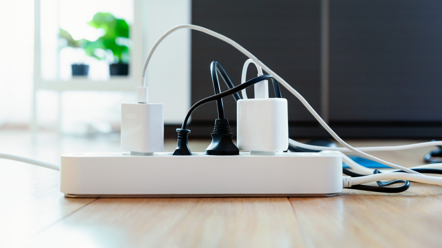 Why it’s important to regularly replace your surge protectors Why it’s important to regularly replace your surge protectors