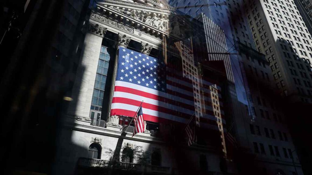 Wall Street plays down investor fears of faltering trading boom