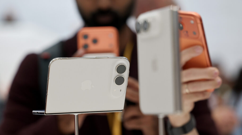 iPhone Duo vs Xiaomi 18 Fold: How these foldables stack up iPhone Duo vs Xiaomi 18 Fold: How these foldables stack up