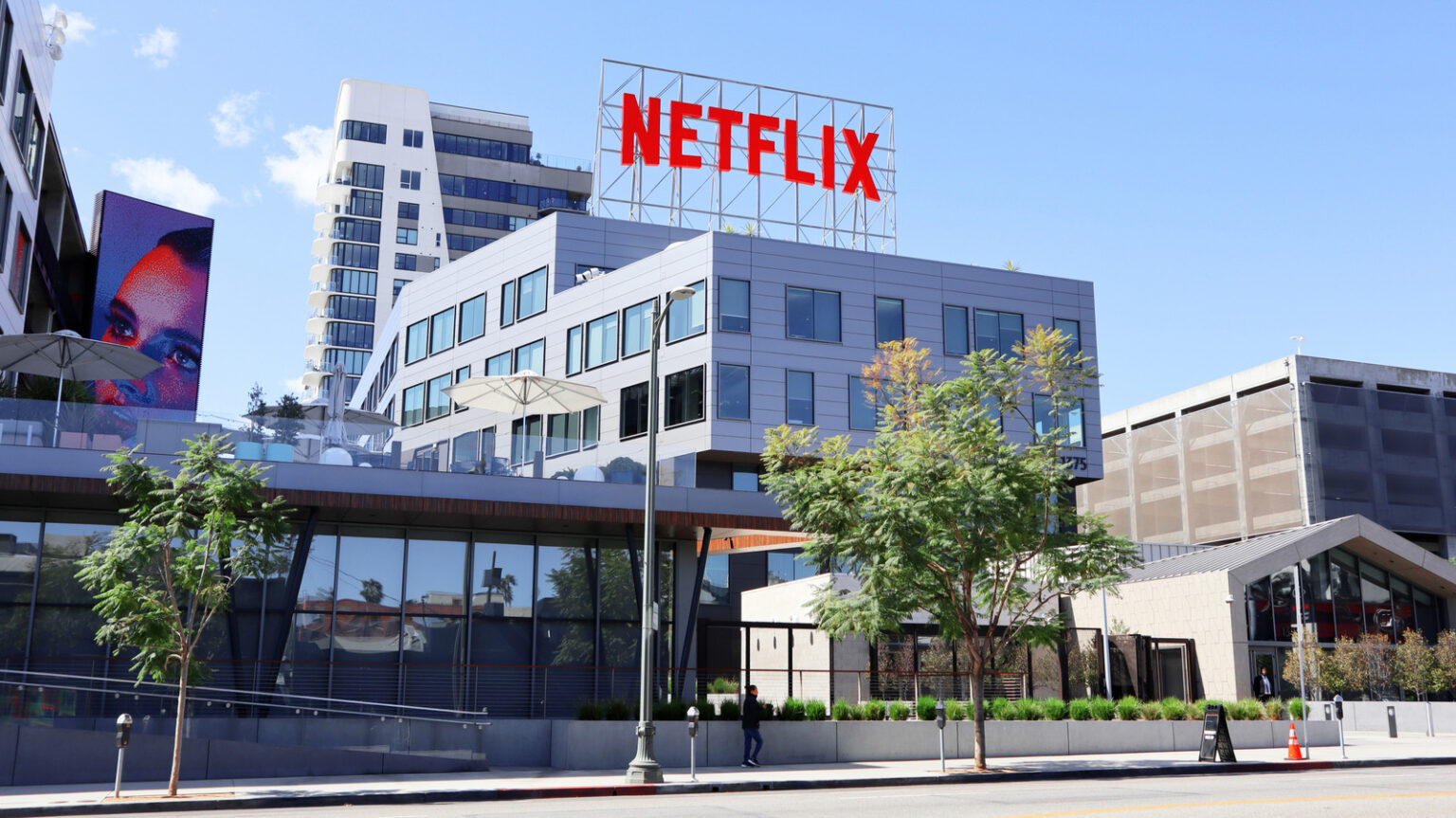 Netflix to lay off roughly 1,000 employees in biggest round of job cuts since 2022 Netflix to lay off roughly 1,000 employees in biggest round of job cuts since 2022