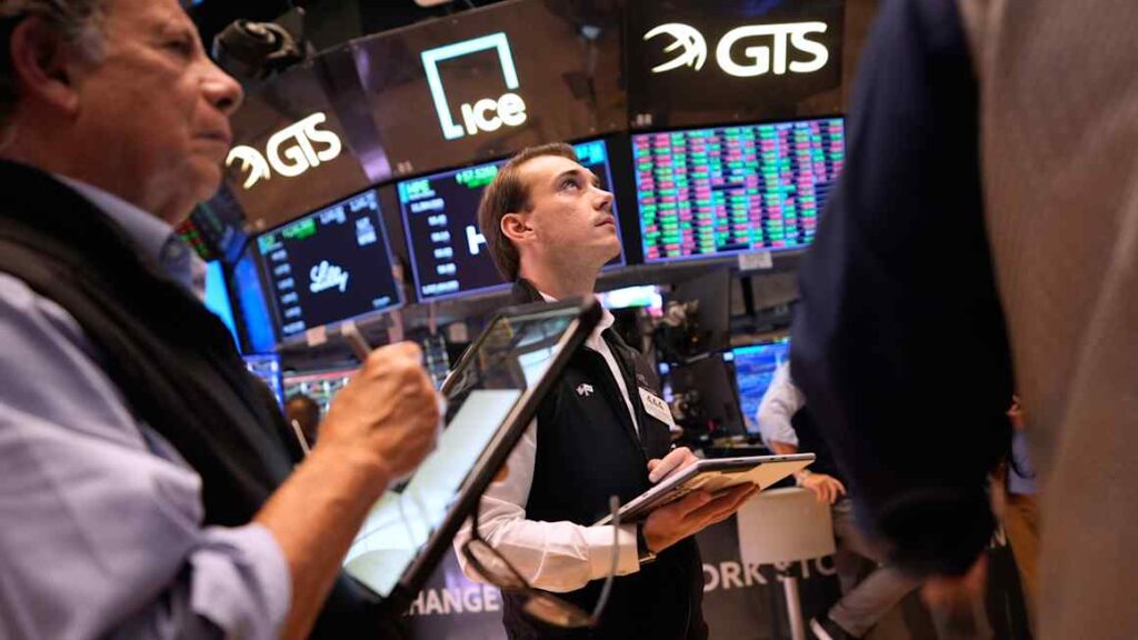 Treasuries rally as investors seek shelter from AI turbulence