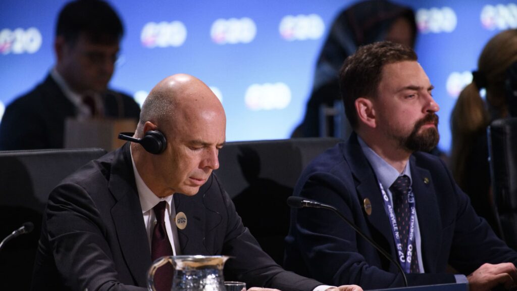 Russia returns to G20 table in Bangkok on U.S. invitation that angers Europe Russia returns to G20 table in Bangkok on U.S. invitation that angers Europe