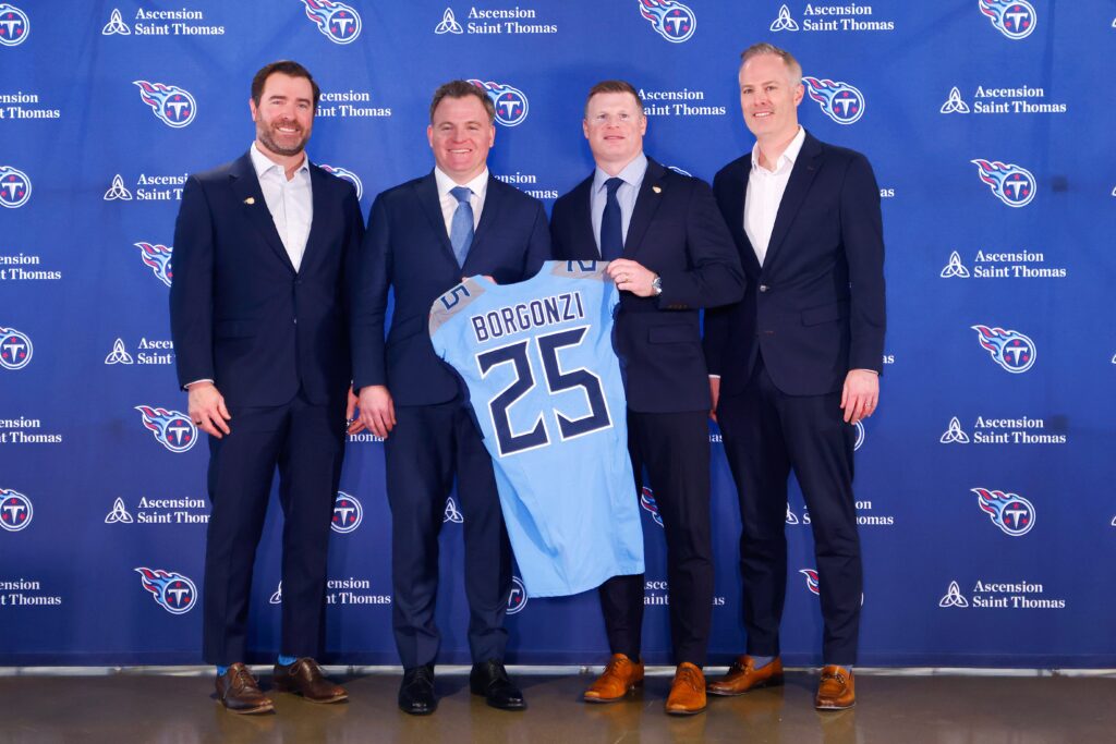Titans CEO apologizes to fans for abysmal start — but still believes in Robert Saleh Titans CEO apologizes to fans for abysmal start — but still believes in Robert Saleh