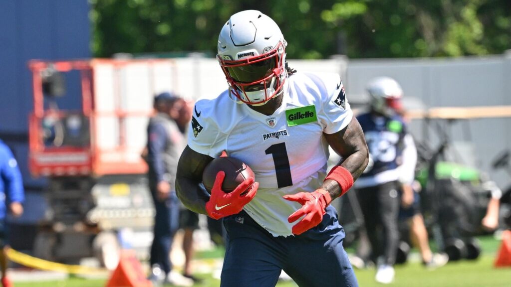 A.J. Brown injury update: Latest rumors, news on WR’s status for Patriots in Week 6