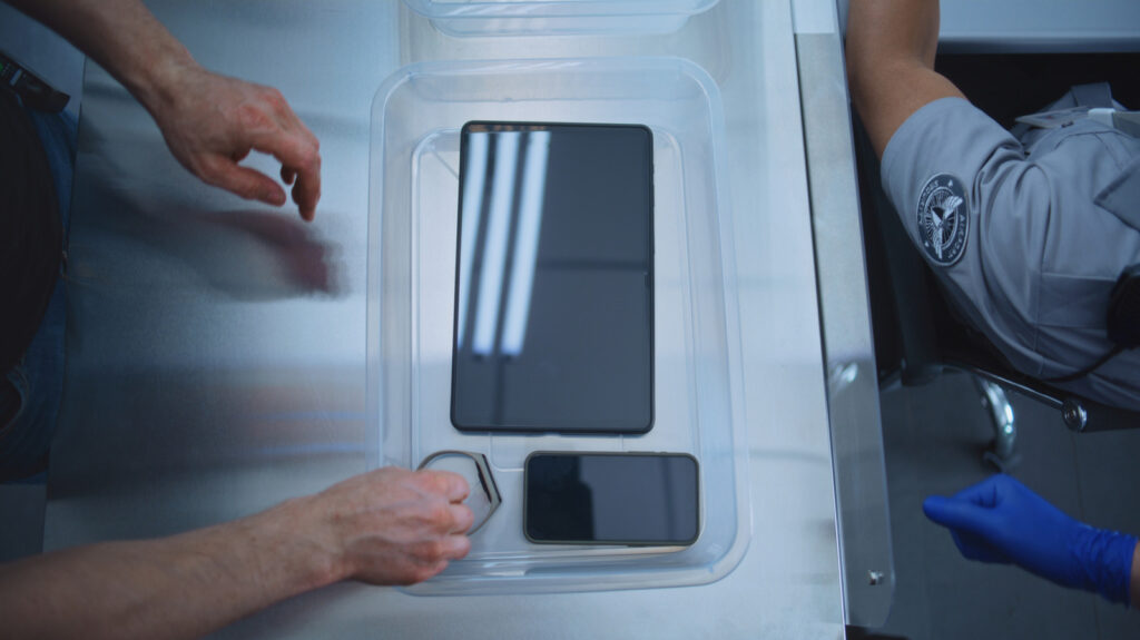 Don’t put your phone in the TSA bin — do this instead Don’t put your phone in the TSA bin — do this instead
