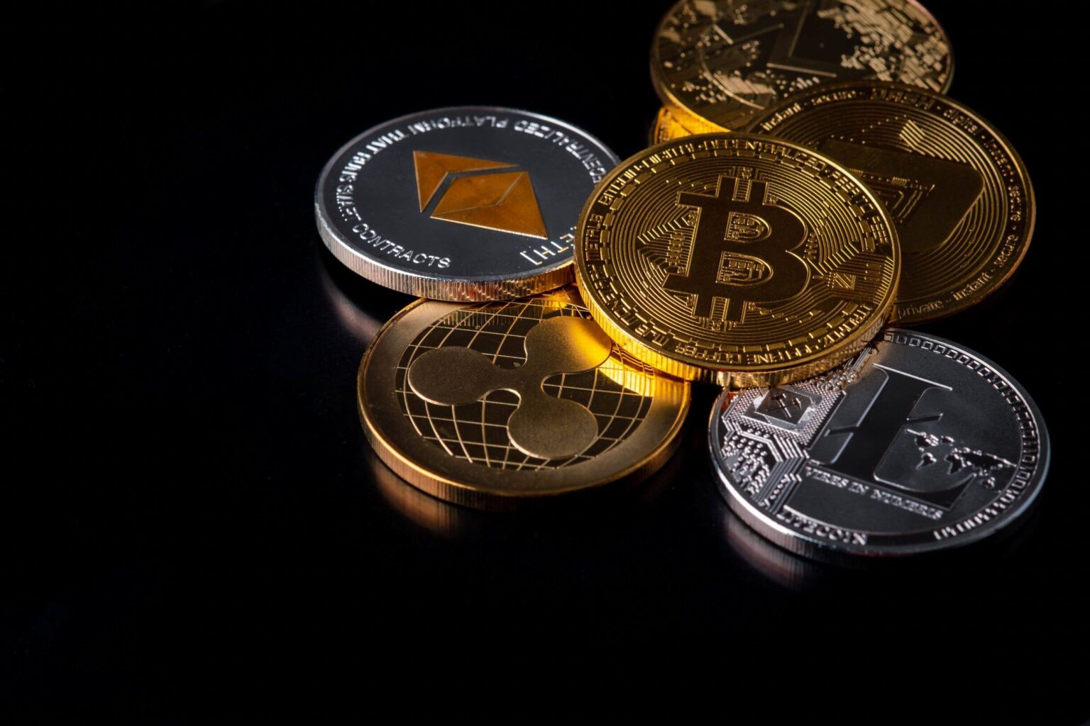 Crypto Weekly Recap: Bitcoin ETF Flows, Solana Alpenglow Upgrade and HSBC RedCoin Launch