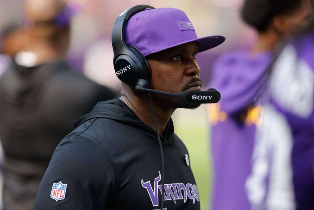 “Why Take On That Stress”: Vikings Legend Sends Clear Message to Brian Flores About Future HC Job Amid 6-0 Start